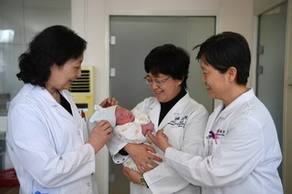 人工孕妈代怀助孕咨询怎么选